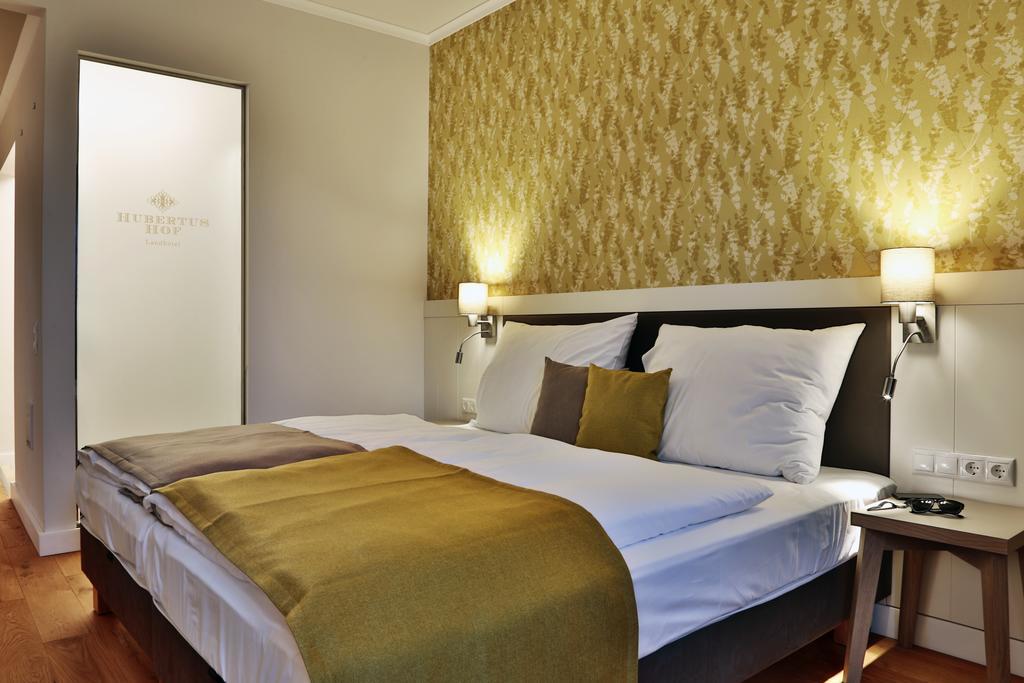 Hubertus Hof Landhotel Balatonfenyves Buitenkant foto