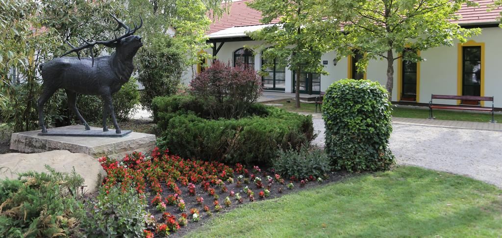 Hubertus Hof Landhotel Balatonfenyves Buitenkant foto