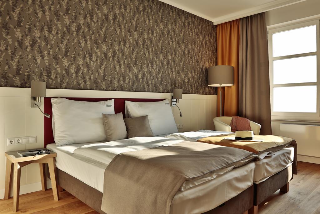 Hubertus Hof Landhotel Balatonfenyves Kamer foto