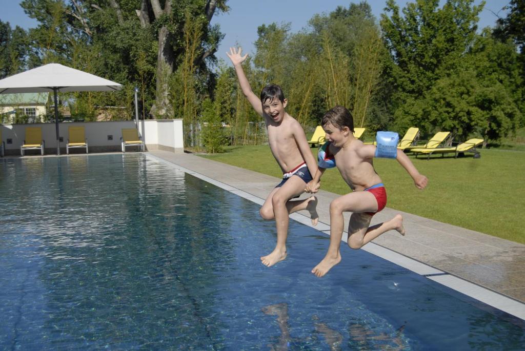 Hubertus Hof Landhotel Balatonfenyves Buitenkant foto