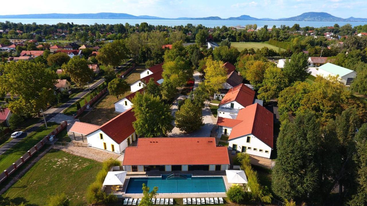 Hubertus Hof Landhotel Balatonfenyves Buitenkant foto
